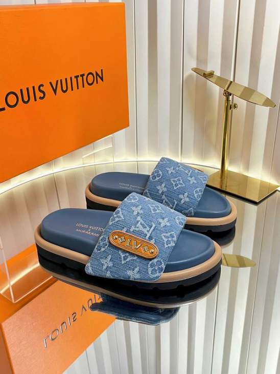 Picture of Louis Vuitton Slippers _SKULVsz35-41mnq1214492